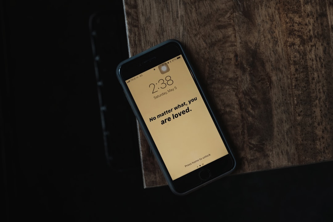 인플루언서가 제품을 홍보하는 소셜 미디어 게시물 예시